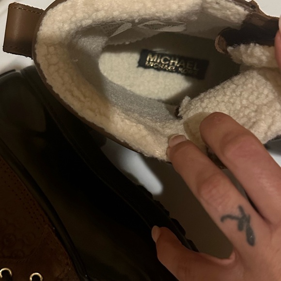 NEVER WORN - SIZE 8 Michael Kors Duck Boots - Picture 2 of 6